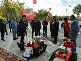 排煙機器人，滅火機器人亮相北京市全市應(yīng)急救援演練