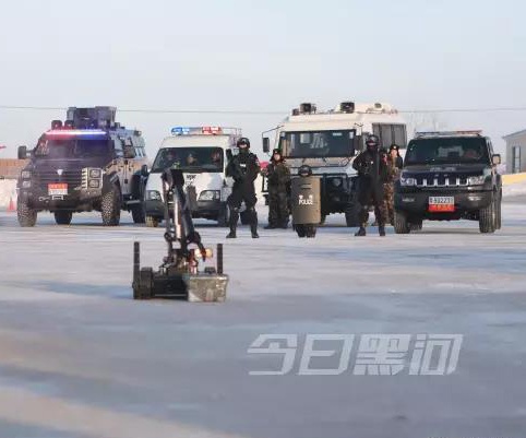 黑河反恐防爆實戰(zhàn)！看凌天排爆機器人如何在零下25&deg;迅速出擊。
