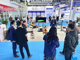 【消防機(jī)器狗系列亮相石油展】北京凌天滅火四足機(jī)器狗、偵察四足機(jī)器狗、運(yùn)輸四足機(jī)器狗、消防系留滅火無人機(jī)等重點(diǎn)裝備亮相展會(huì)！